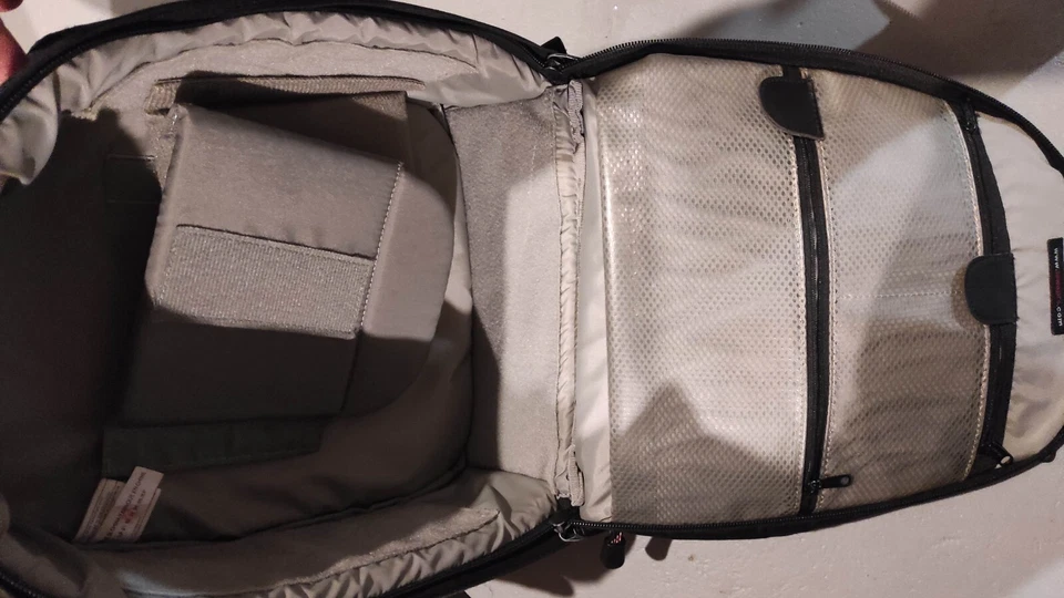 Lowepro Micro Trekker 200 All Weather Camera Bag Backpack / Professional Gear - Image 3 of 3