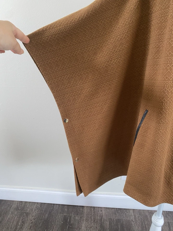 Poncho para mujer Dennis Basso Missy bolsillos camel cremallera completa imitación piel sudadera con capucha talla única Foto 4 de 4