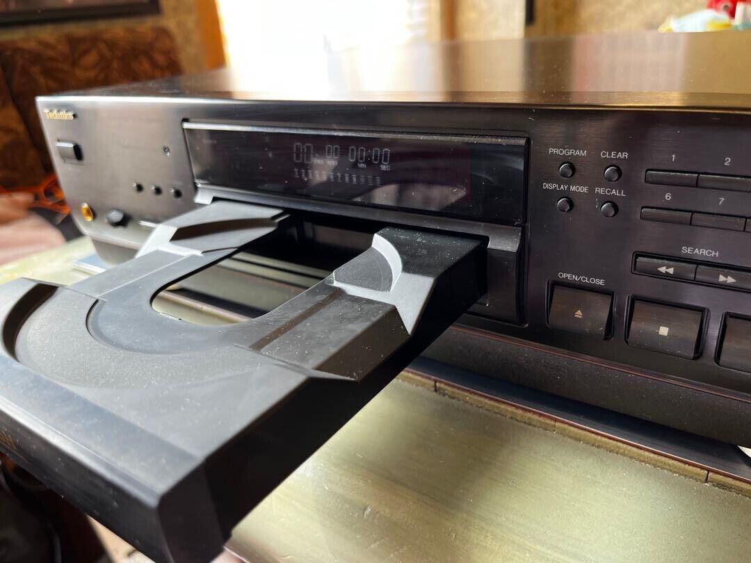 Technics SL-PS860 COMPACT DISC PLAYER body Used Operation Technics SL-PS860 COMPACT DISC PLAYER body Used Operation