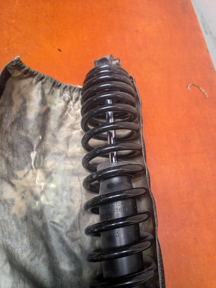 2003 POLARIS MAGNUM 330 4X4 Rear Back Shock Absorber Suspension 7041964 160P - Image 4 of 4