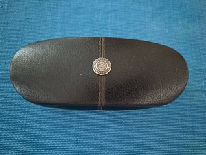 Morgenthal Frederics clamshell glassss case with cloth