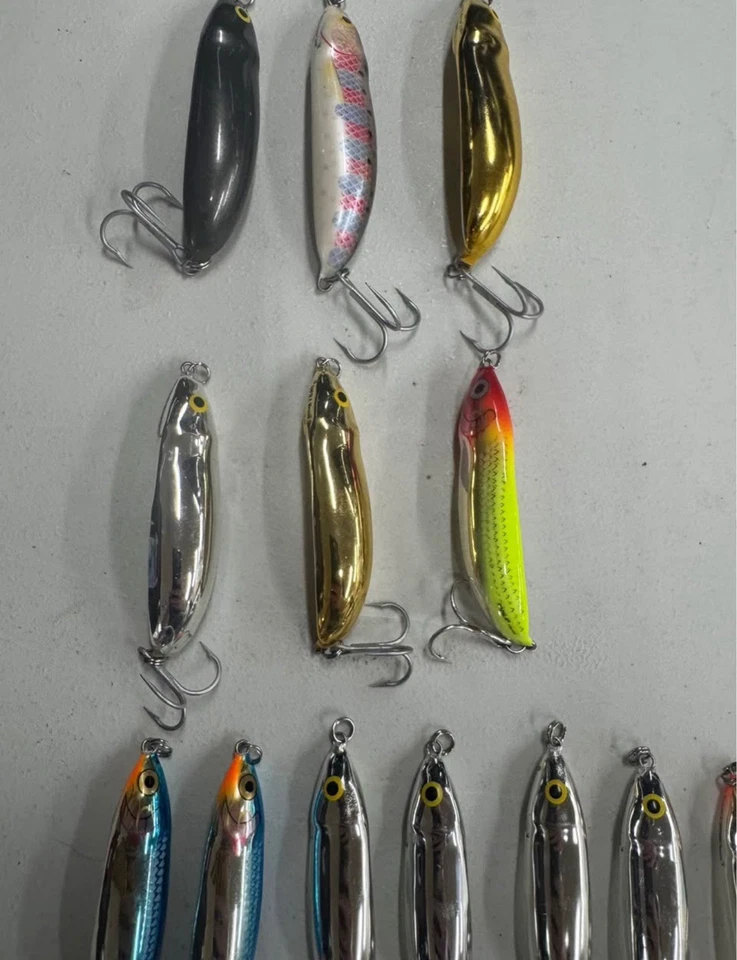 Rapala Gancho Agudo Cucharas Minnow De Colección Lote de 17 Varios Tamaños/Colores Foto 3 de 4