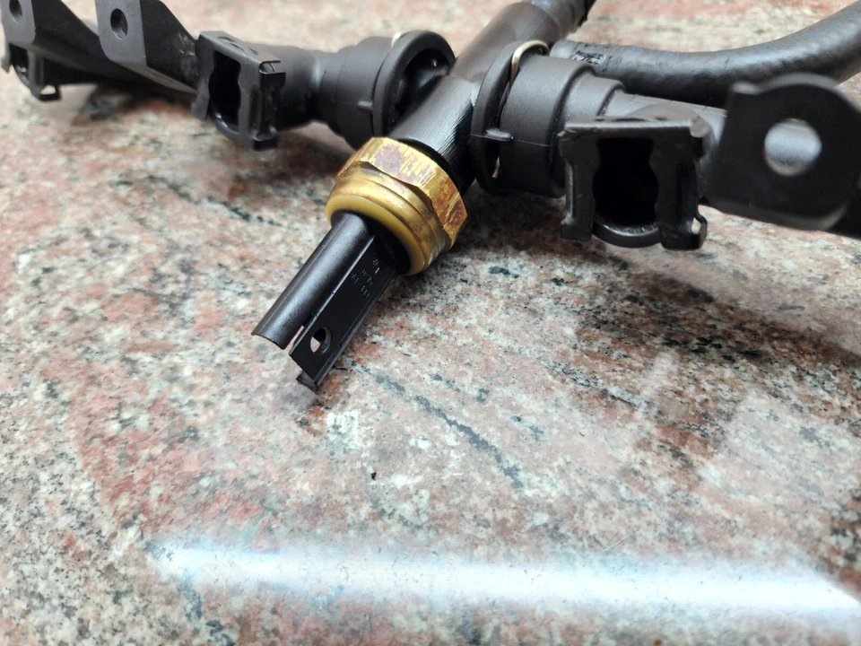 Conjunto de riel de combustible BMW S1000RR 2009-2014 con sensor y mangueras OEM 13537694579 Foto 4 de 4