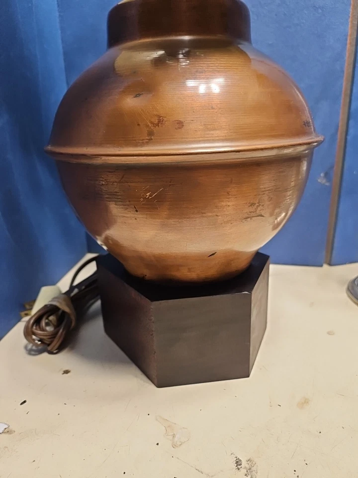 Urna de cobre estilo artes e ofícios e base de madeira hexágona maciça lâmpada de destaque 18" - Imagem 3 de 4