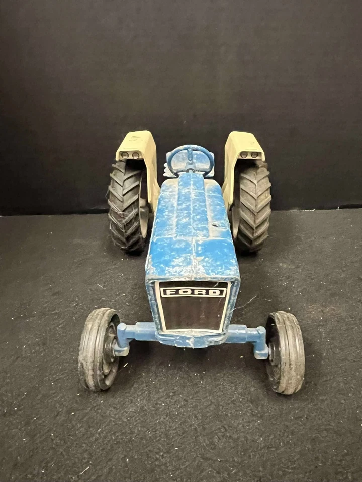 VINTAGE ERTL 1:12 SCALE 4600 FORD TRACTOR W/ PLASTIC FENDERS - Image 3 of 4