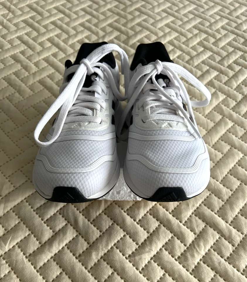 Adidas Duramo 10 Zapatilla de Correr Talla 12K para Niños.  Color blanco con rayas negras Foto 3 de 4