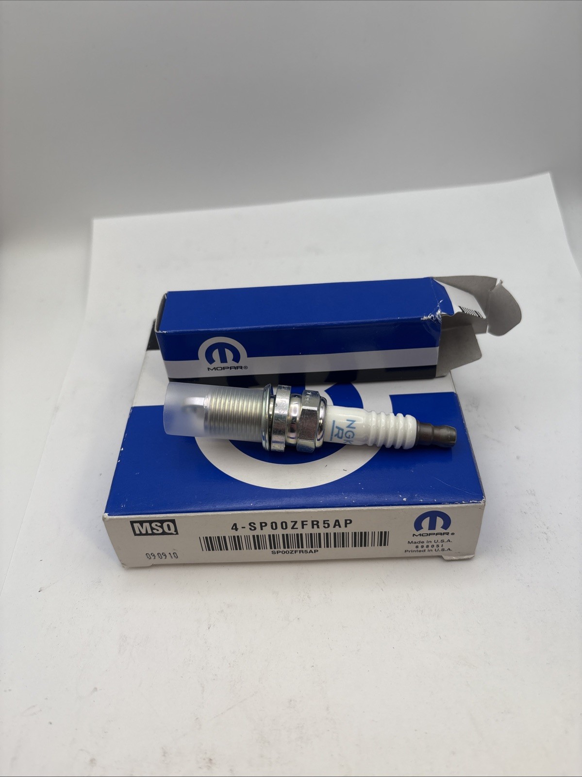 SET OF 4 OEM Genuine Mopar Spark Plug SP00ZFR5AP FR5AP
