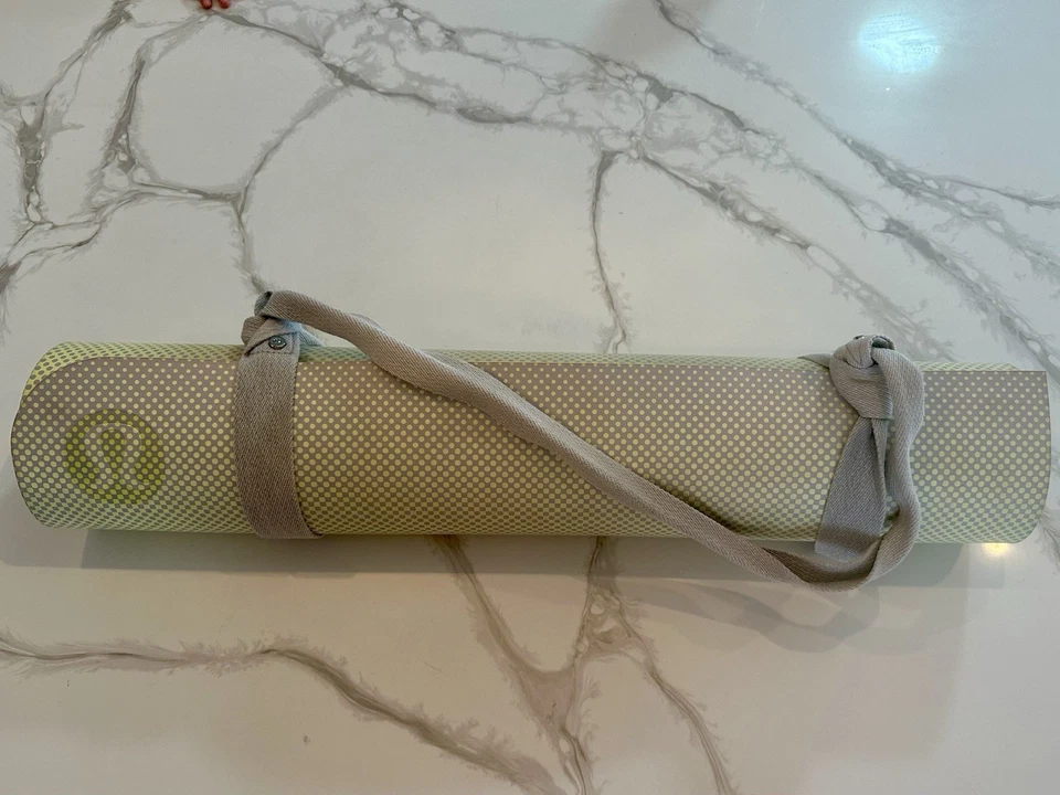 Lululemon The Mat 5 mm Hecho con Goma FSC™ Amarillo/Lila Lunares 26x71 *¡Con CORREA!* Foto 2 de 4