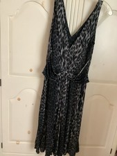 ELLIE TAHARI LARGE DRESS 100% SILK