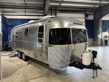 2026 Airstream Flying Cloud 25FBQ