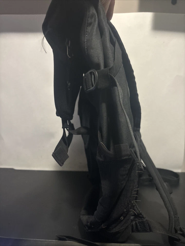 THULE Sweden Crossover Black Backpack Laptop Bag Hiking Bag Book Bag 18” - Image 4 of 4