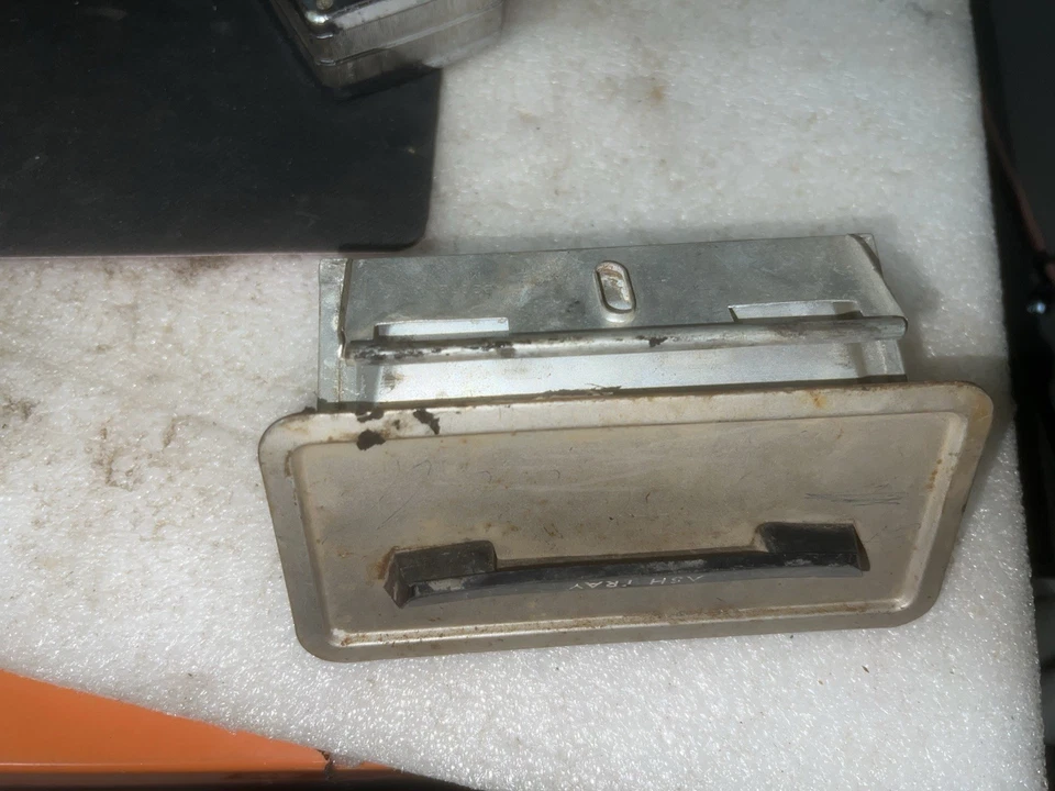 Cenicero Chevrolet 1964 1966 camioneta pickup C10 C20 C30 K10 K20 Chevy 1965 Foto 3 de 4