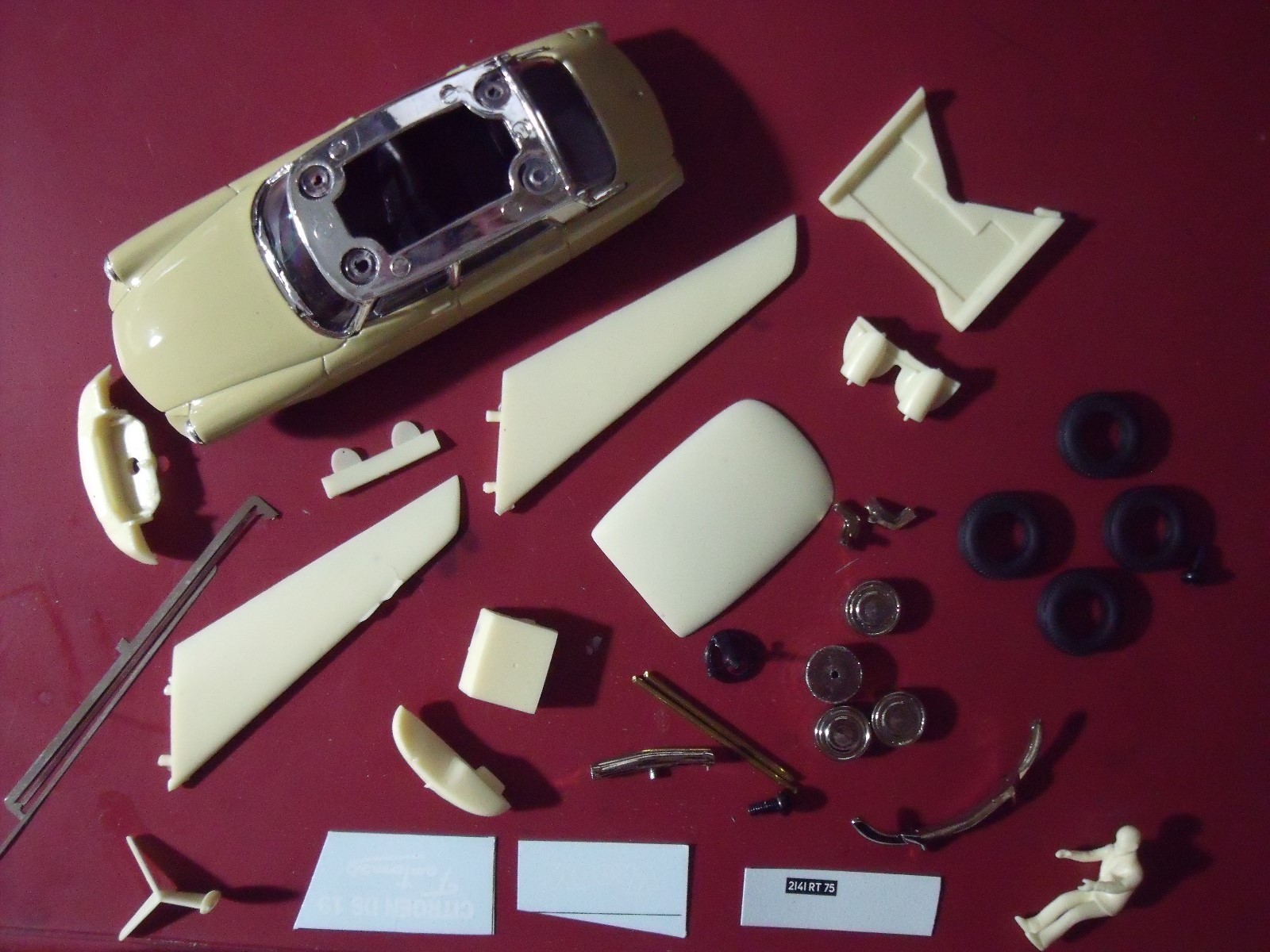 CITROEN DS DS DS 19 FANTOMAS DE FUNES VROOM KIT 1 43 UNPAINTED KIT BAUSATZ c78635 CITROEN DS DS DS 19 FANTOMAS DE FUNES VROOM KIT 1 43 UNPAINTED KIT BAUSATZ c78635