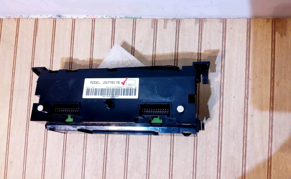 Módulo de control de clima Cadillac Deville 2000-2005 ID 25770176 desgaste en botones Foto 4 de 4