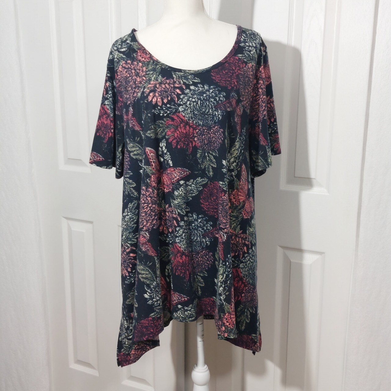 Plus, Size 3x Perfect Tee Butterflies Floral Lagenlook Tunic Short Sleeve Knit