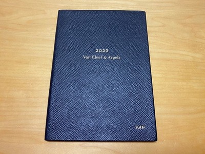 VAN CLEEF & ARPELS - Hand diary  Agenda de mano - 2023 - By SMYTHSON