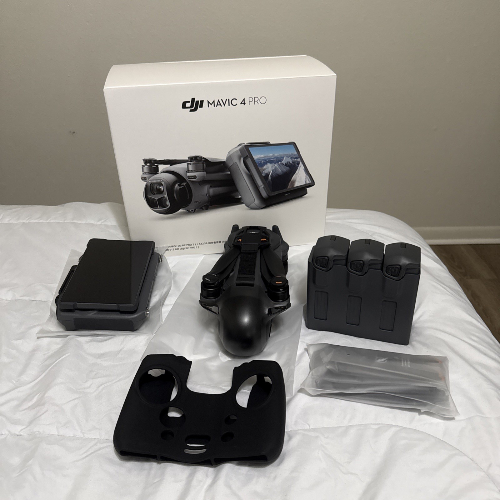 DJI Mavic 4 Pro Creator Combo &lpar;RC Pro 2&rpar; Drone &lpar;3 Batteries&rpar; No Tariffs In US&equals;