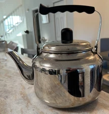 Old Country 18/10 Stainless Steel Tea pot Water Kettle 4 quart w lid stove top
