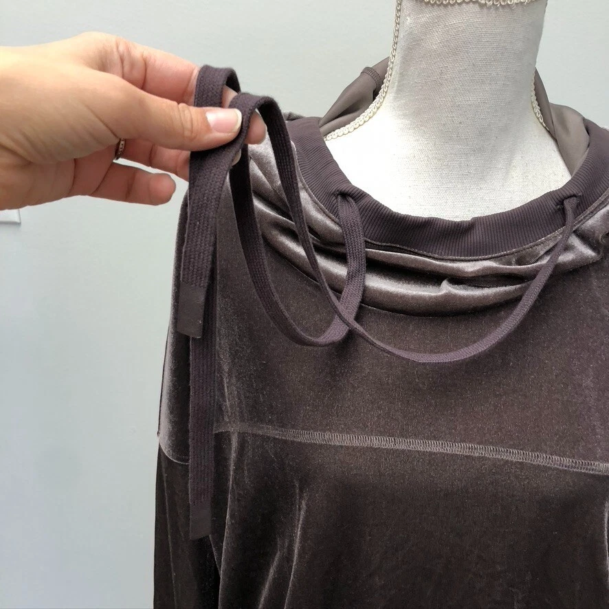 alo-yoga velour velvet cropped pullover athleisure hoodie