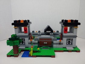 LEGO The Fortress 21127 MINECRAFT 99% Complete READ
