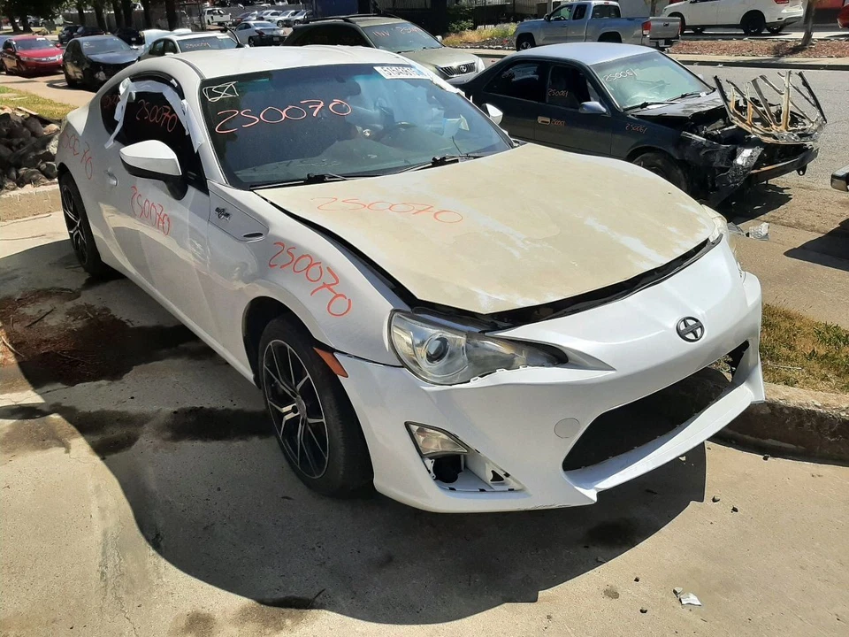 REJILLA CENTRAL MALLA INFERIOR DELANTERA 13 14 15 16 SCION FR-S Foto 4 de 4