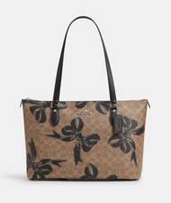 NWT Coach Gallery Tote Bag In Signature Canvas With Bow Print CZ174