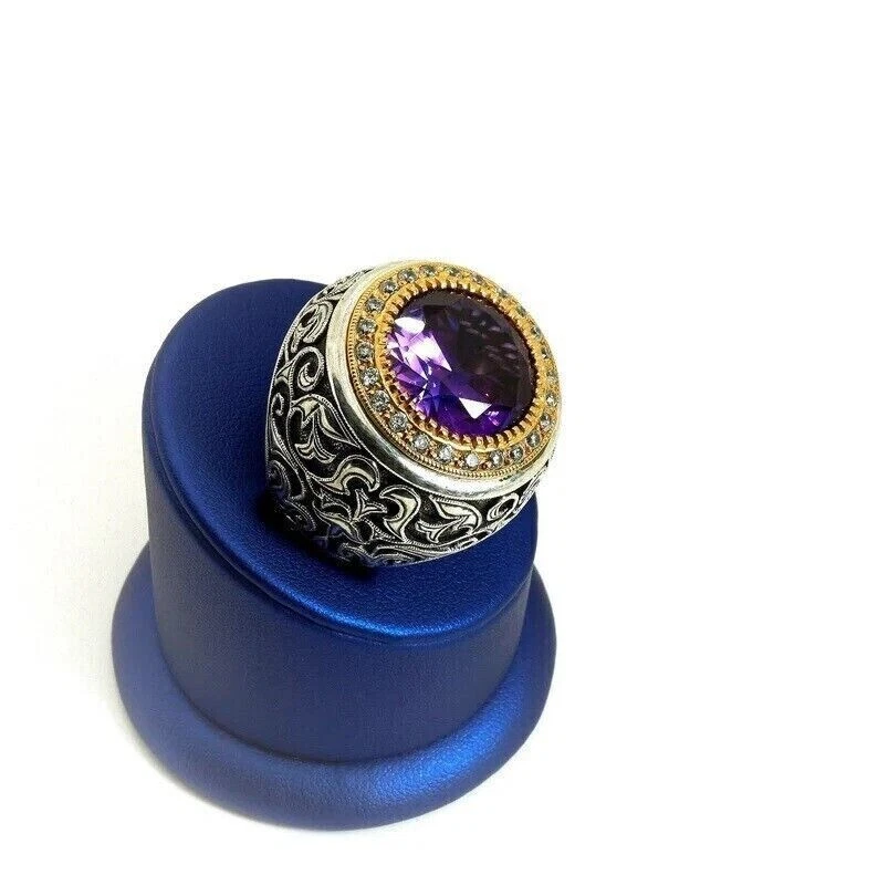 Anillo de alfil de amatista púrpura simulado enchapado en oro blanco de 14 quilates corte redondo de 5 quilates para hombre Foto 3 de 4