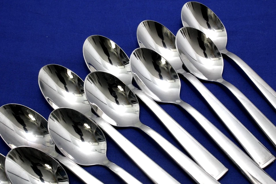 JUEGO DE 11 CUCHARADITAS BRILLANTES CASI COMO NUEVAS "PERRY", 6-1/4" ONEIDA ACERO INOXIDABLE VIETNAM Foto 3 de 4