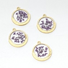 C 10PCS Gold Tone Real Dry Queen Anne's Flower Resin Round Charm Pendant GYX101