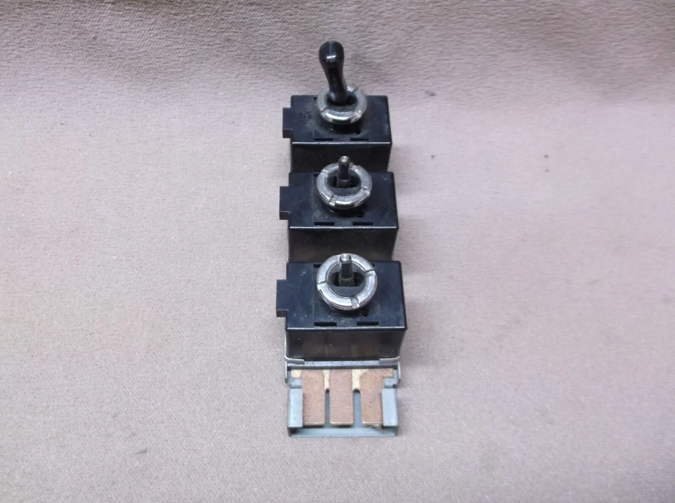 Mercury Cougar XR7 GT 1971 1972 1973 panel de interruptor de palanca buenos retenedores de perilla Foto 4 de 4