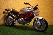1 12 Ducati 1100 Monster Silber 2010 NEW RAY 01756