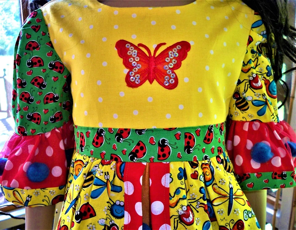 TRAJE único hecho a mano para una sola niña.  Talla 5/6T. Foto 3 de 4