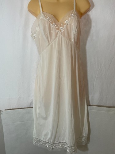 Vtg Floral EMBROIDERED BUST Full Slip Dress Size 38 Nylon Dainty Lace Kayser - Picture 2 of 9