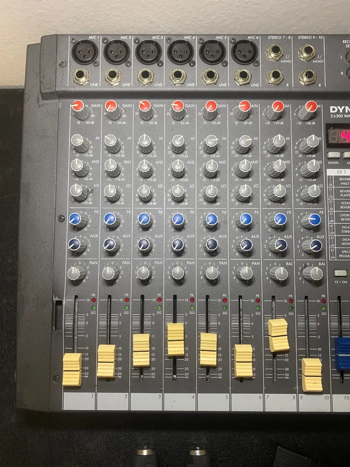 Микшер с усилителем Dynacord PowerMate 600 с адаптерами и жестким корпусом, без недостающих ручек. - Изображение 3 из 4