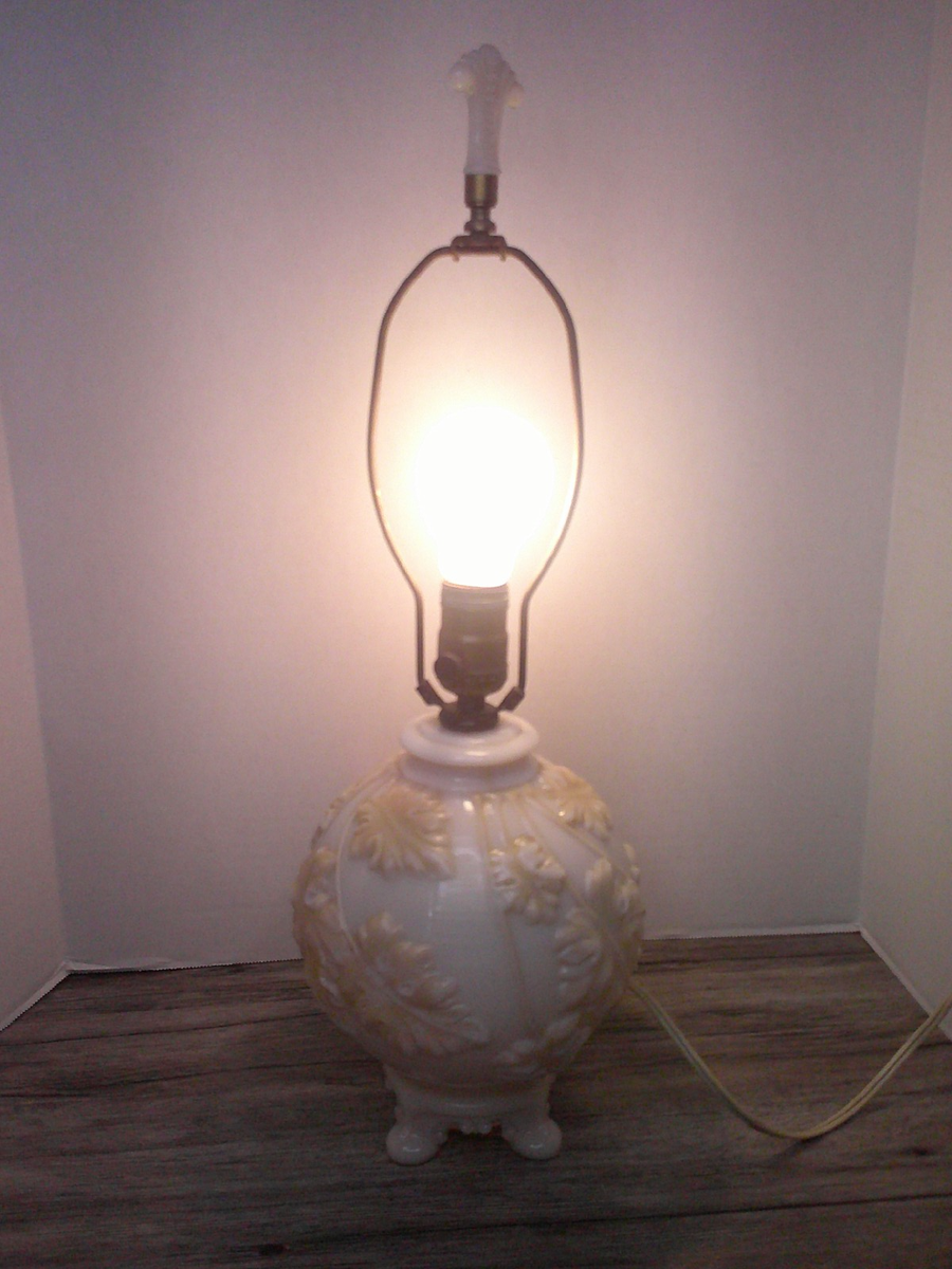 【新品未使用】デッドストックAladdin ホワイトランタン 1908年製 vintage Aladdin Ala cite Moonstone oak leaf cameo glass lamp w