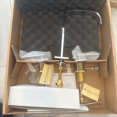 Santec Novo II Widespread Lavatory SE Luxury Brand Fluid Imagination USA NIB