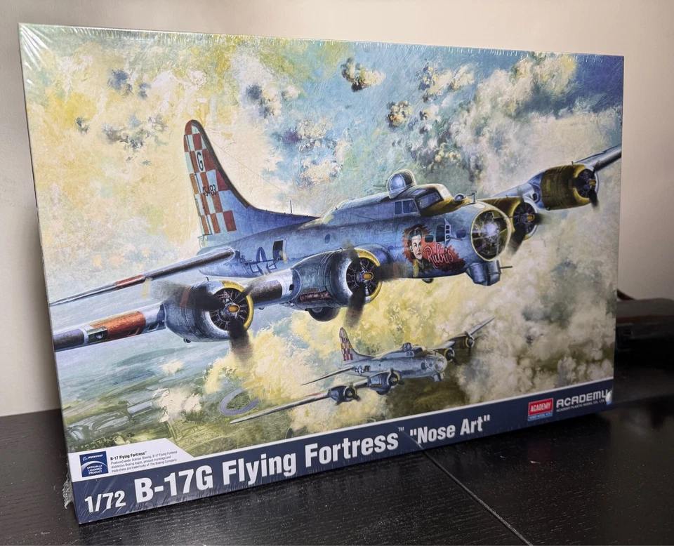 1/72 Academy B-17G Flying Fortress "Nose Art" #12414 Foto 2 de 4