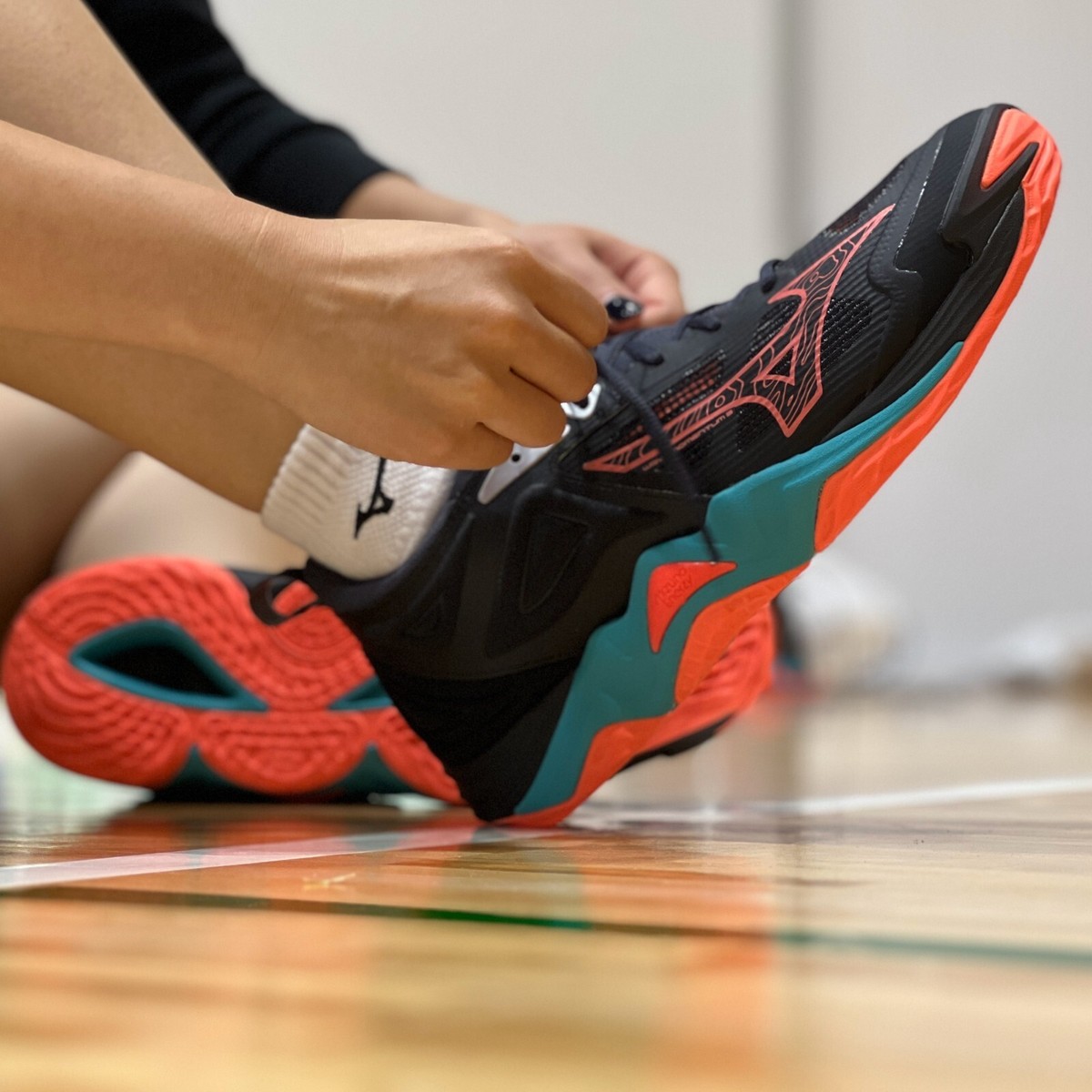 ウーモ MIZUNO Wave Momentum 3 V1GA2312 06 Black Orange Blue Width 2.5E