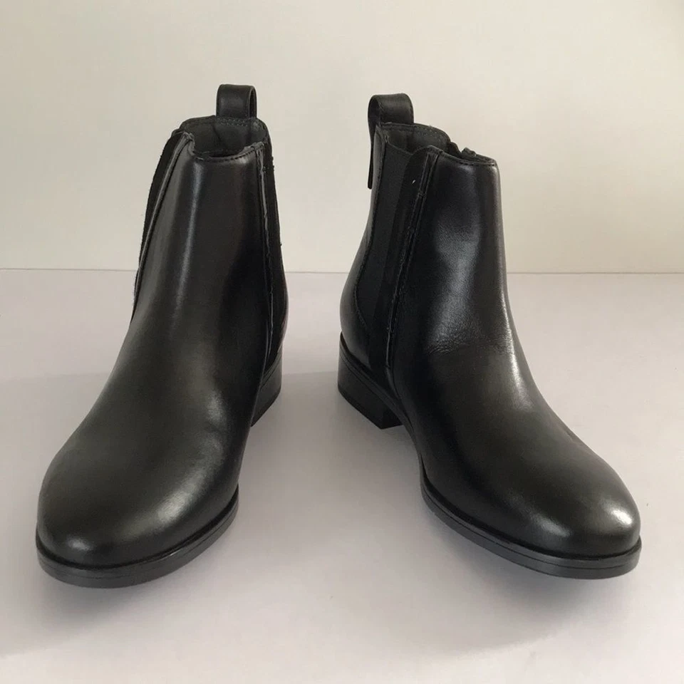 Rockport  Larkyn Chelsea Leather Ankle Boots Size: 7W - Image 3 of 4
