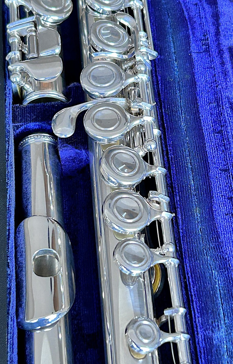 Yamaha Yfl-43 Silver closed-Hole flute - offset G, split E & C