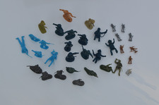 Mixed of 33 Vintage WWII Plastic Soldiers #9
