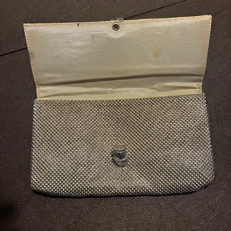 Whiting & Davis Silver Mesh Clutch Handbag Purse Clasp Mirror  Vtg - Image 4 of 4