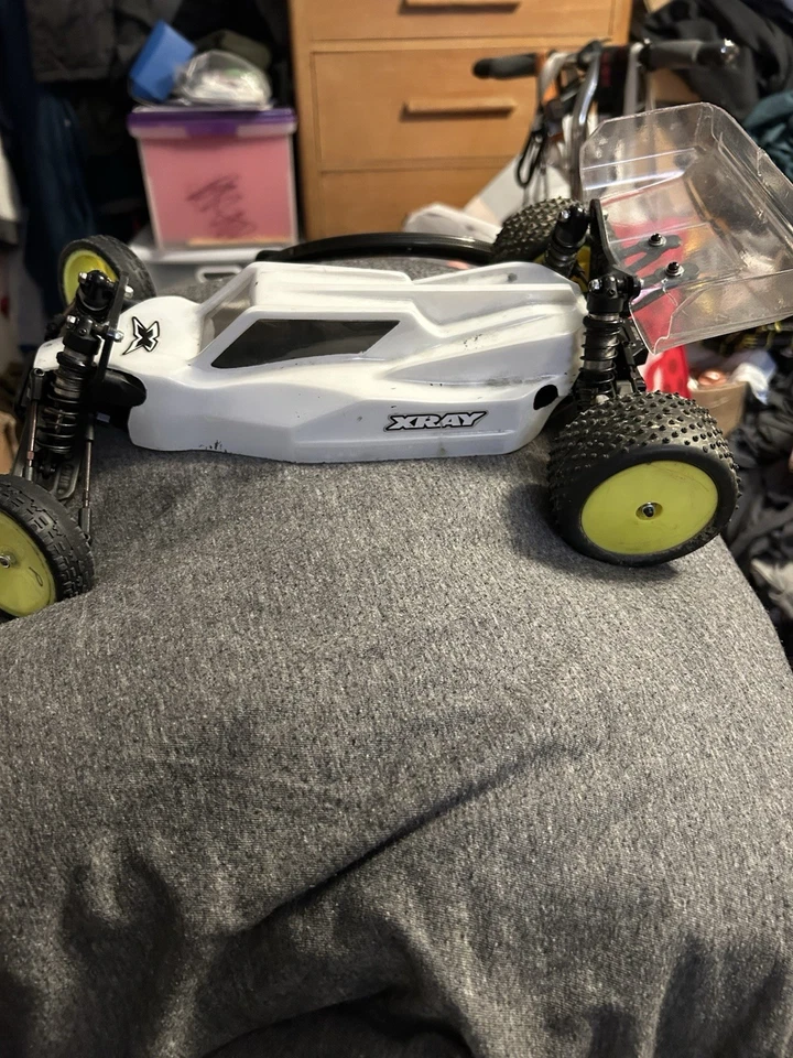 RC Car Xray XB2’17 Carpet Edition - Image 2 of 4