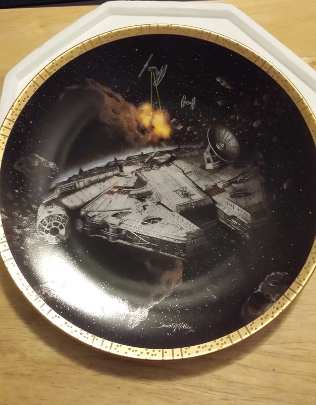 Hamilton Collection Star Wars Space Vehicles Plate - Millenium Falcon 