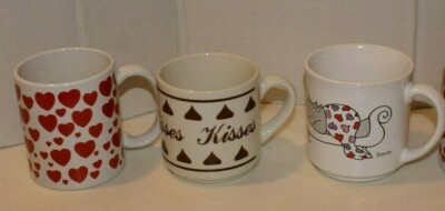 LOT OF 3 COFFEE MUGS 1 RED HEARTS 1 HERSHEY KISSES 1 ''I LOVE U MORE THAN CHOC.. 