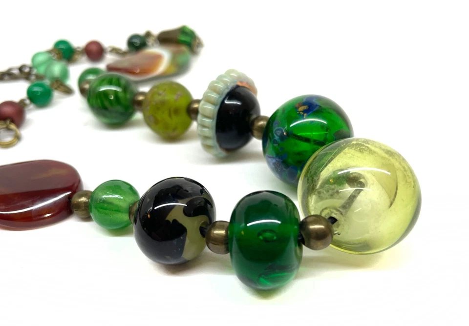 Collar artesanal hecho a mano de cuentas de vidrio de murano hecho a mano marca Tamara Yarilo Foto 3 de 4