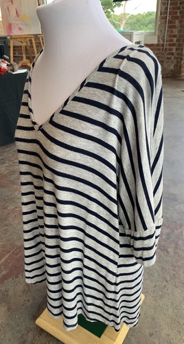 Zouk Women's Tee Gray & Navy Stripe - Picture 3 of 6