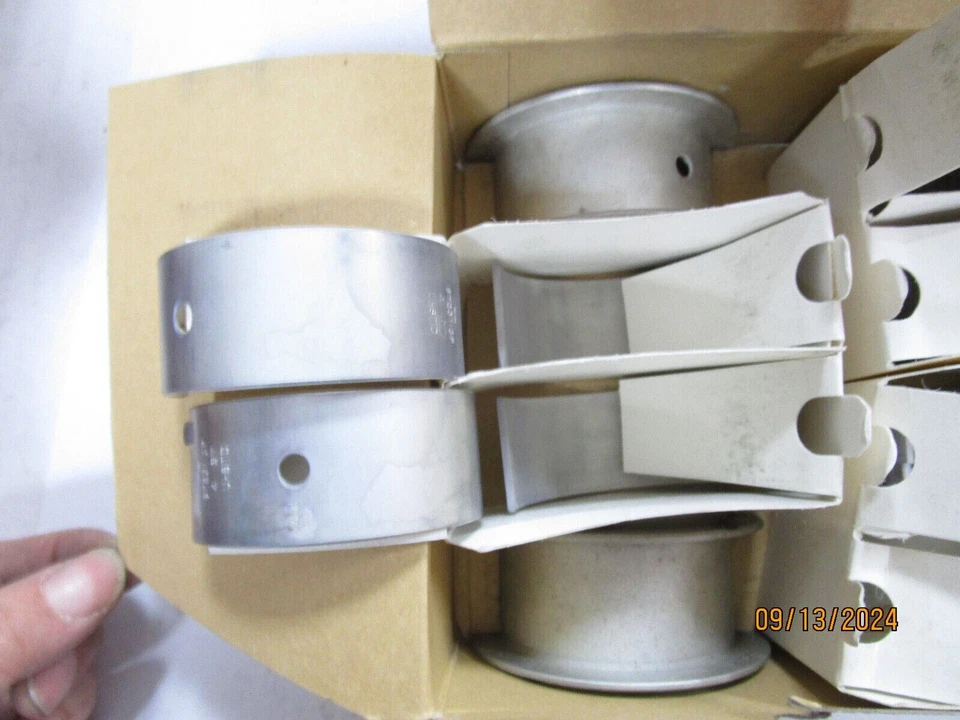 Engine Crankshaft Main Bearing Set Federal Mogul 7136M - Image 4 of 4