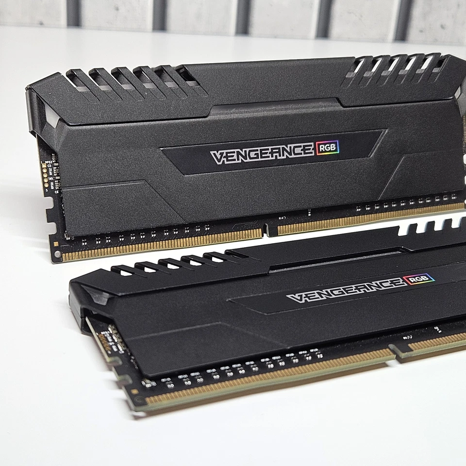 CORSAIR Vengeance RGB 2666MHz DDR4 16GB (2x8GB) CMR16GX4M2A2666C16 - Used - Image 2 of 4