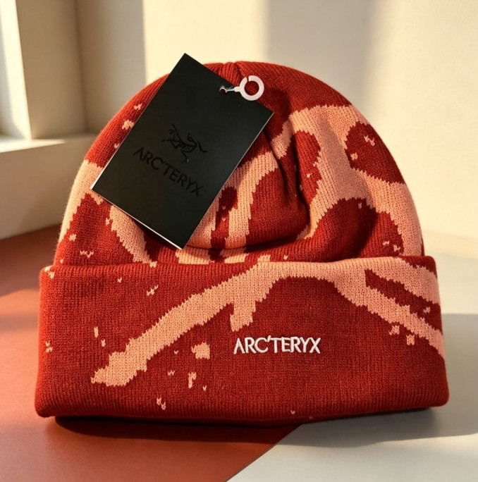 NWT Arc'teryx Grotto Toque Red Pink Knit Beanie Winter Ski Hat Unisex Outdoor